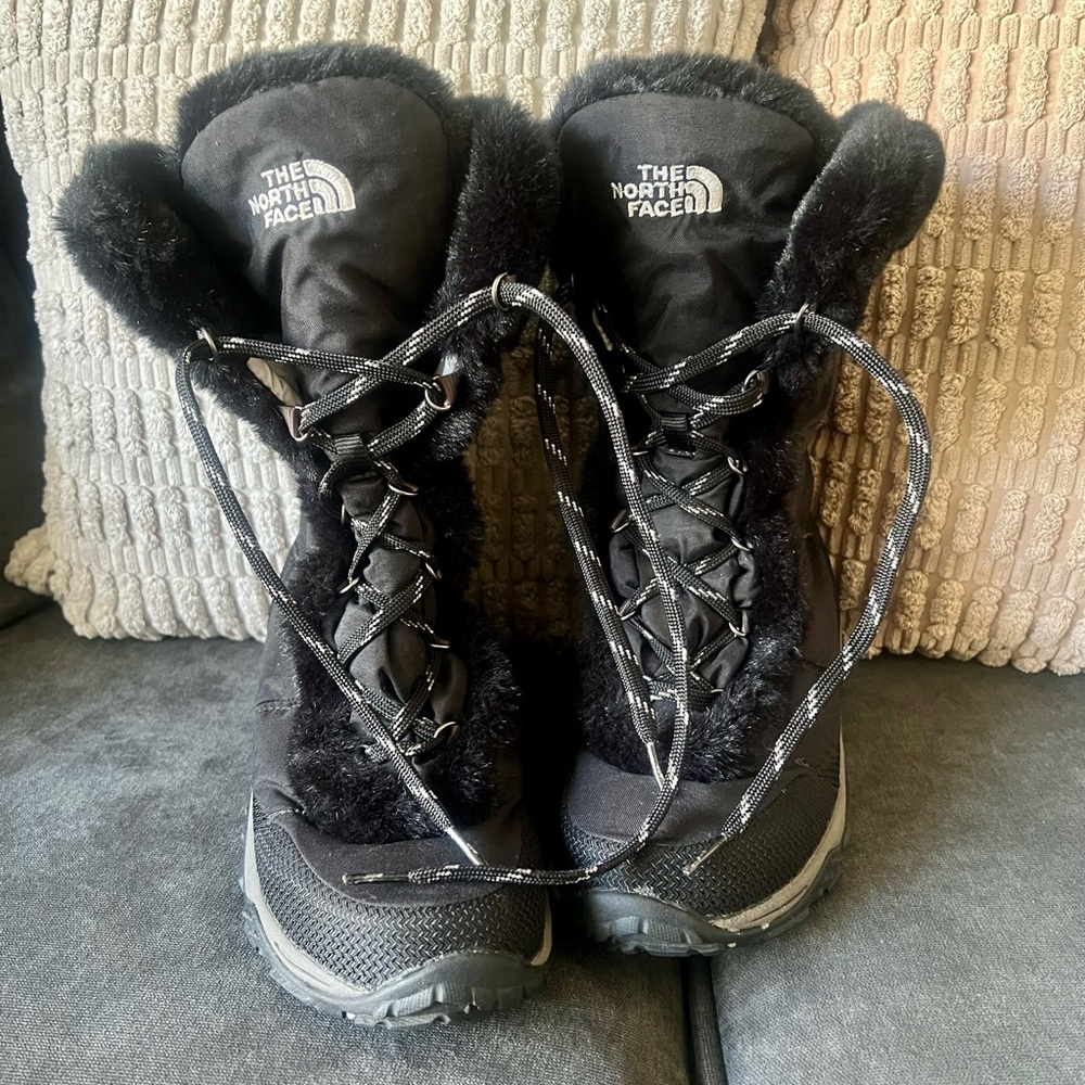The North Face Black Insulated Boots - Picture 2 of 8